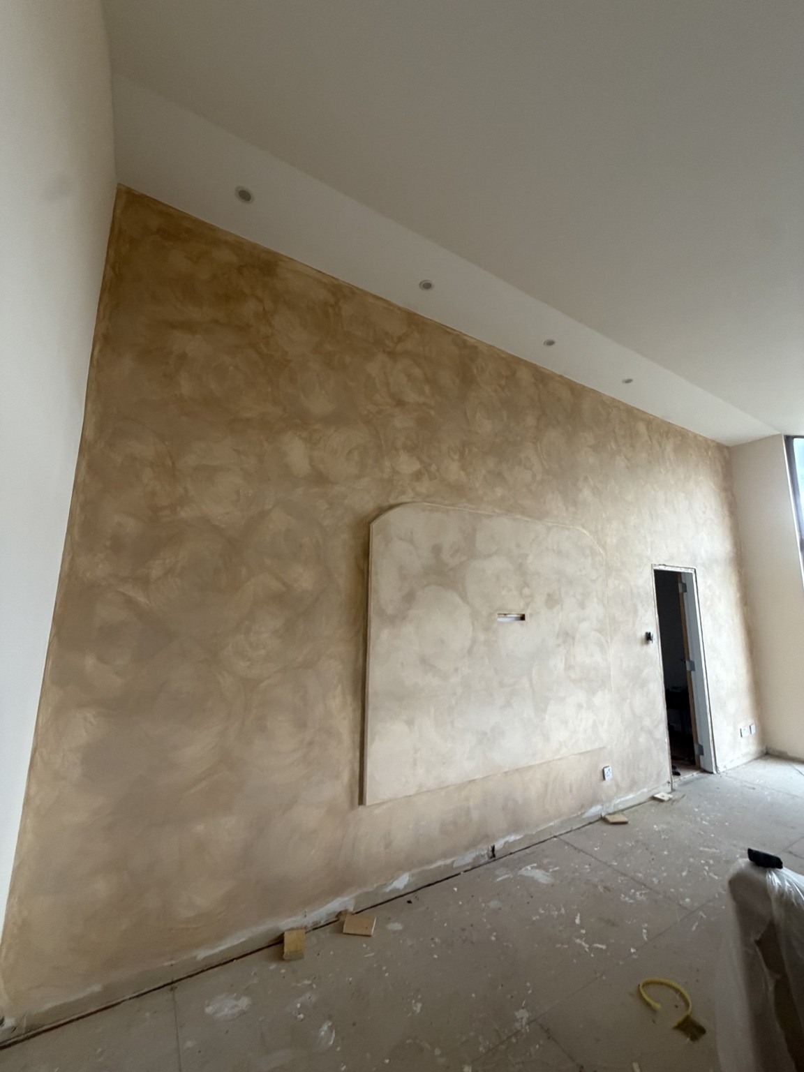 Textured decorative feature wall by DJM Decor